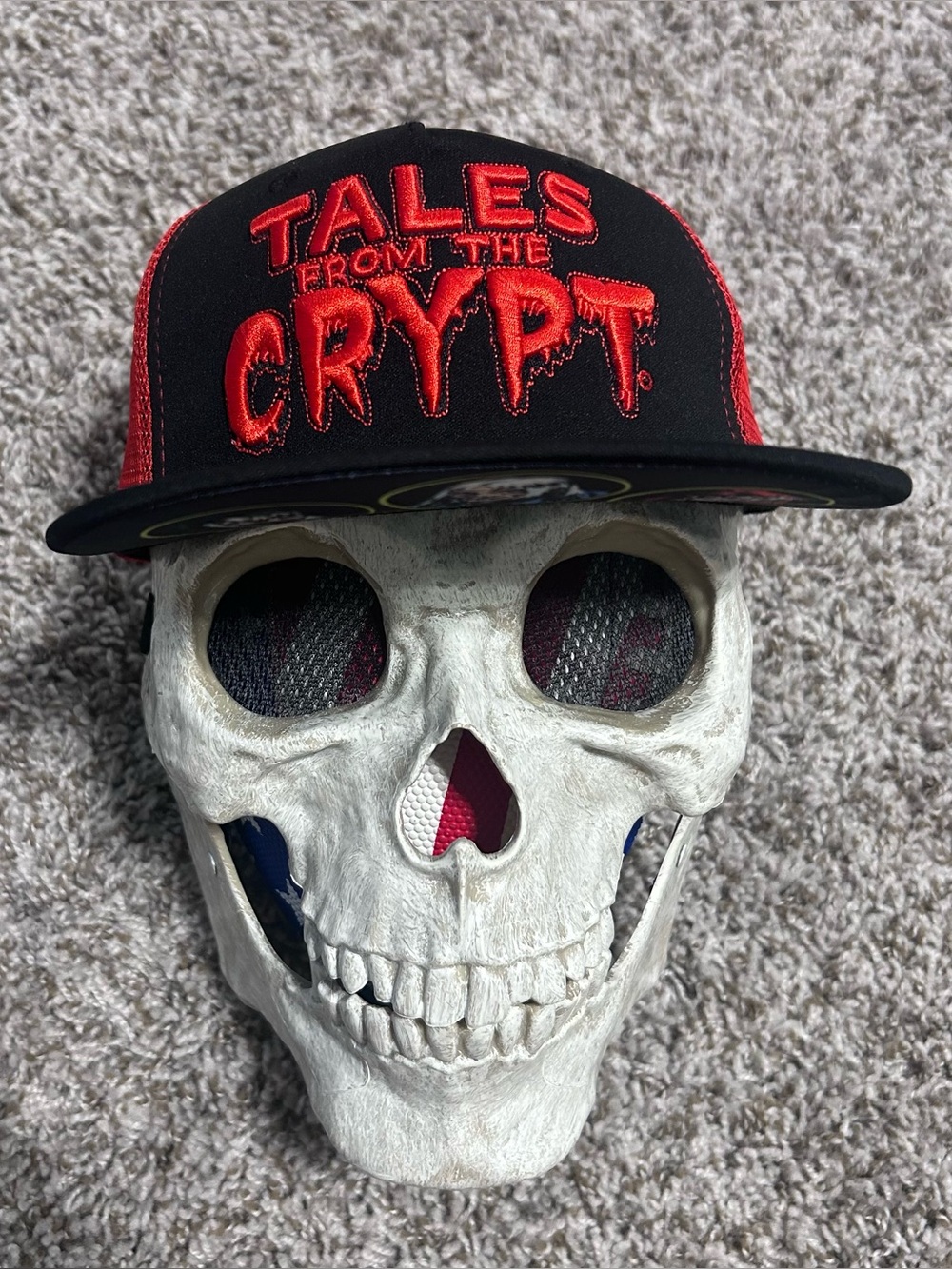TALES FROM THE CRYPT TRUCKER HAT KREEPSVILLE 911 HORRORCOMICS BLACK RED SNAPBACK